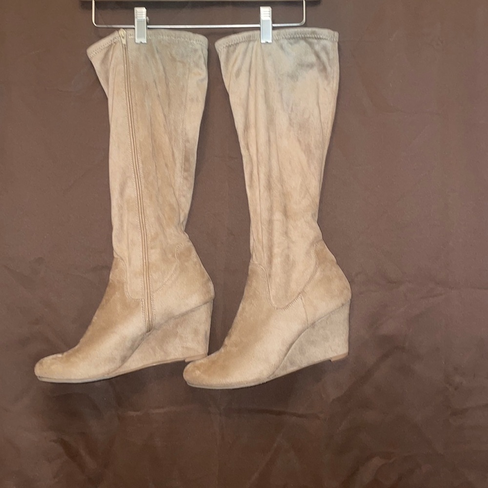 Solanz suede wedge boot